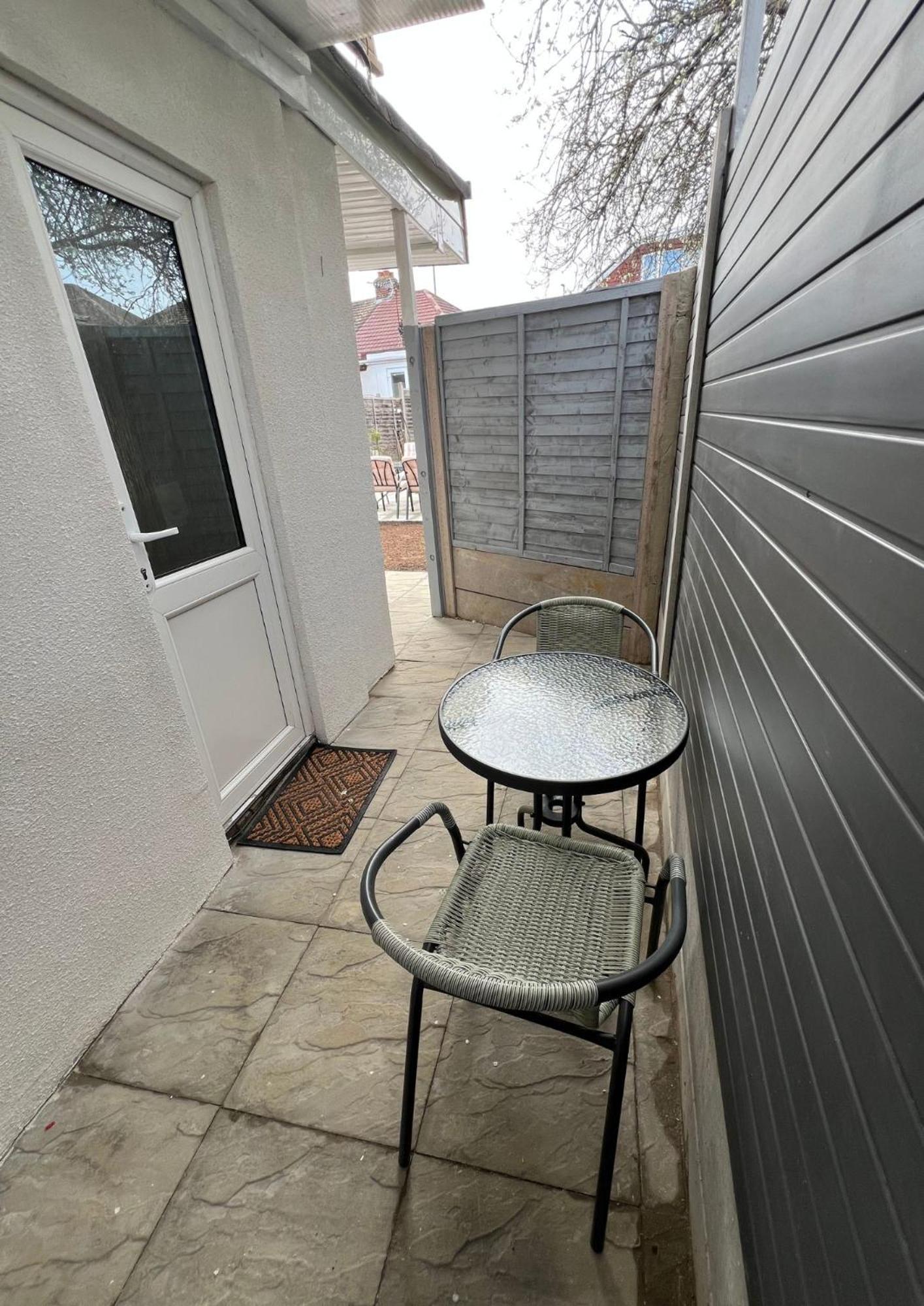 Modern Studio In Greenford, Free Wifi, Parking & Streaming Services Ealing Ngoại thất bức ảnh